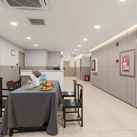 Jimi Design Hotel (Shenzhen Dongmen Old Street MixC Mall) Отели рядом с достопримечательностью «Станция метро Guomao»