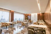 Three Kingdoms Grand Hotel (Hanzhong Central Plaza)