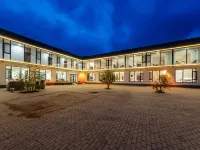 Junyi · Wildscape 180° Panoramic Retreat