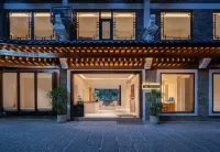 Zaiye · Luxury VI LLA Designer's Boutique Stay (Zhenyuan Ancient Town Zhusheng Bridge)