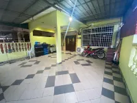 Anwar Kluang Homestay (Muslim Only)
