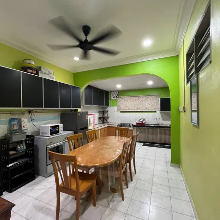 Anwar Kluang Homestay (Muslim Only)