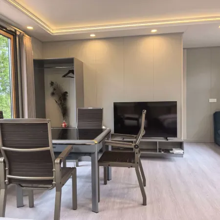 Linqiao Riverside Homestay