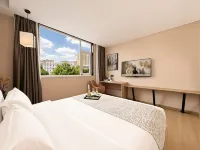 Wee light luxury hotel - Parking