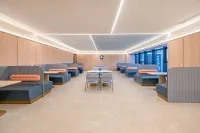 HanTing Hotel (Guiyang North Railway Station East Square) - parking