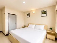 Woodlands Inn Hotels near Main Post Office