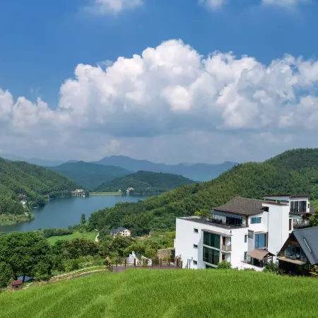 Floral Lux Hotel·Yichun Jiuyu Xinzhi Light Luxury Homestay (Mingyueshan Hot Spring Resort Branch)
