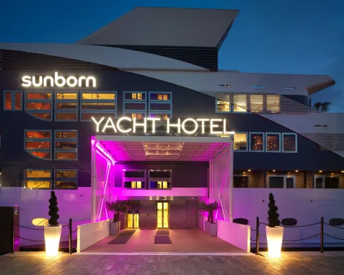 Sunborn London Yacht Hotel Отели рядом с достопримечательностью «Район Лаймхаус»