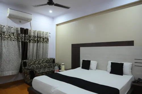 Mansarover Hotel & Banquets - balcony