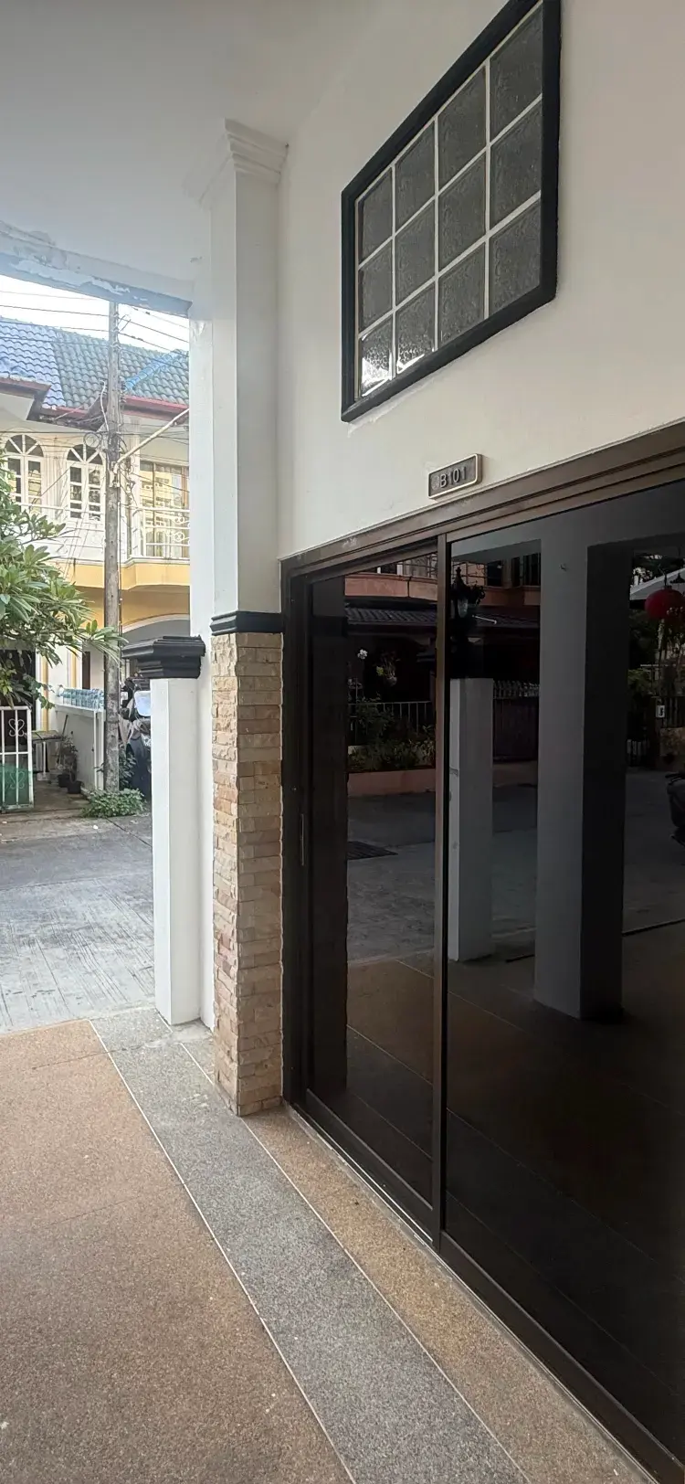 King Size Street Apartment