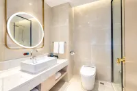 Vienna International Hotel (Dongying Wuyue Square Branch) - parking