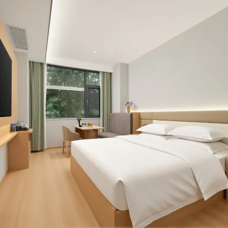 Jingyue Smart Hotel (Qujing Central Hospital Qu No.1 High School New Campus)