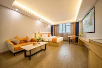 Tong Xing Business Travel Hotel (Longdongbao Airport) Отели в г. 