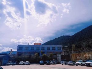 Shangri-La Baishui Tainahan Shen Hotel