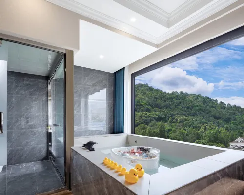 Qingcheng Mountain Wuyou Yuanzi Hot Spring Hotel (Qingcheng Mountain High speed Railway Station) فنادق في دوجيانغ يان
