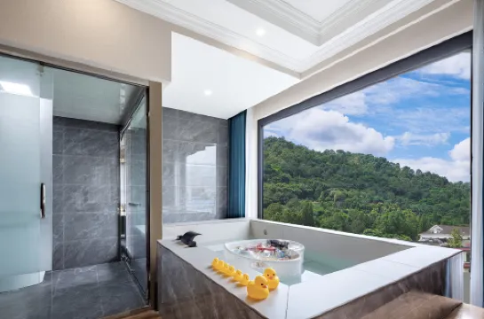 Qingcheng Mountain Wuyou Yuanzi Hot Spring Hotel (Qingcheng Mountain High speed Railway Station)