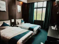 Zibo Business Hotel