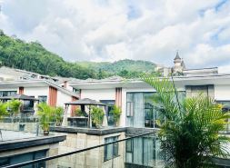 Wuzhishan Yisuli Theme Hotel