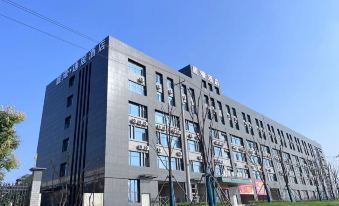 Yiyiju Hotel (Wuhan Henglong Automobile Electronic Industrial Park Branch)