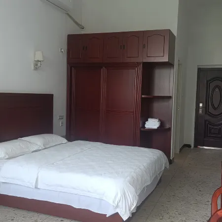 Chongyang Baopuzi Gexian Hotel