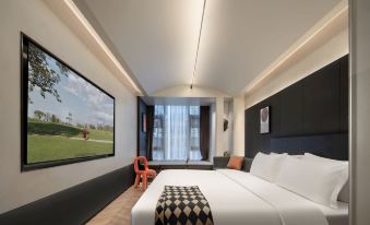 The Artisan Rose Hotel