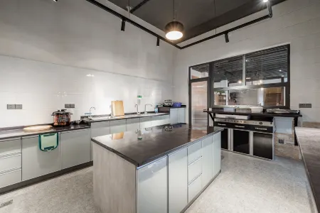 Oude·Hot Spring Private Hot Spring B&B (Chongzhou Street Ancient Town Branch) Отели рядом с достопримечательностью «Wang Guoying's Former Residence»