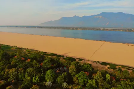 La Folie Lodge Отели в г. Champasack District