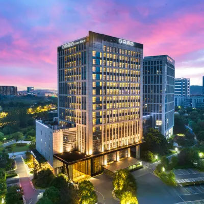 Atour Hotel (Nanjing Xianlin University City Shengchuangyuan) Hotels near Qi Xia Mountain