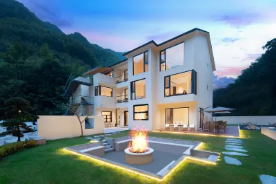 Anji mountain view hot spring holiday villa Hotels near Longwang Mountain Top