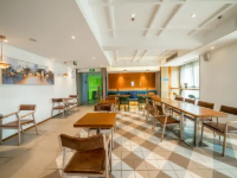 YOLO Skyline Riverview Designer Hotel (Chongqing Jiefangbei Hongyadong Branch) Hotels in Chongqing