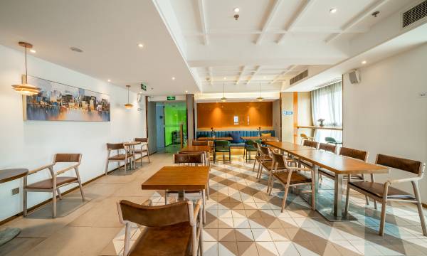 Yolo Skyline Riverview Designer Hotel (Chongqing Jiefangbei Hongyadong Branch)