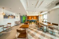 YOLO Skyline Riverview Designer Hotel (Chongqing Jiefangbei Hongyadong Branch)