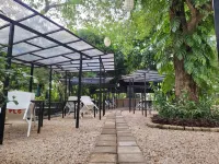 Fernvale Leisure Club and Resort - بار