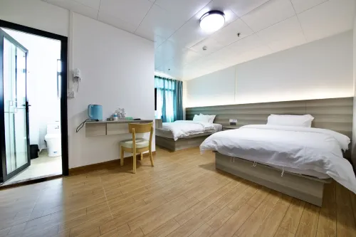 Huazhou Renze Business Hotel