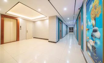 QQ Business Apartment