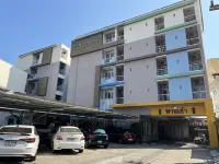 Charoenchit House