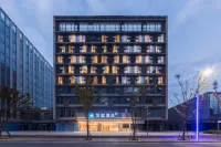 HanTing Hotel (Nanchang Rulehu Changbei Airport) Отели рядом с достопримечательностью «College of Electron and Information， Nanchang Institute of Technology»