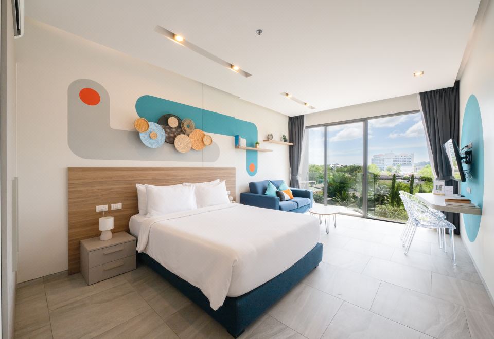 호마 푸켓 타운 객실의 넓은 내부 공간