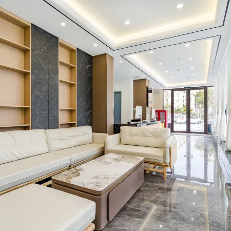 Qingdao Yihaiju Boutique Hotel (Wusi Square Qingdao University Branch) Отели рядом с достопримечательностью «Циндао-Восточный Университет»
