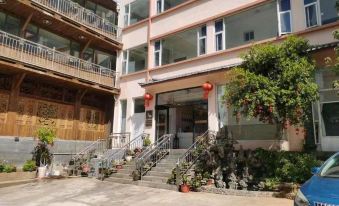 Longjiang Hot Spring Inn