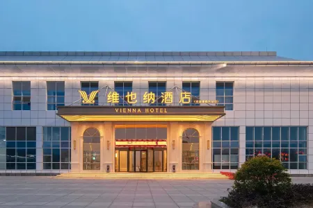 Vienna Hotel (Jishou High-Speed Railway East Station) Отели в г. Цзишоу
