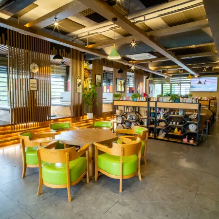 Qionghai Hailan Yue Business Hotel