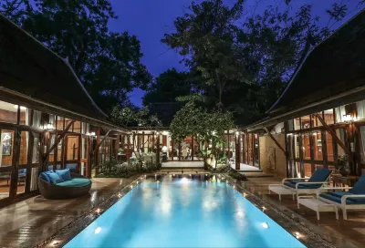 Luxurious Living by the River Hannah Villa
