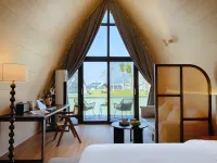 Yingge Treading on the Waves Boat House Homestay Hotels in Ledong