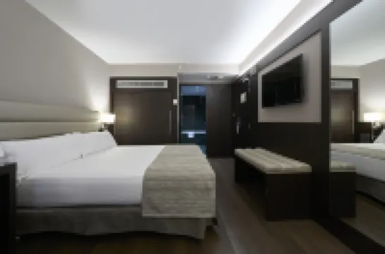 Catalonia Rigoletto Hotels near Portal Miralles