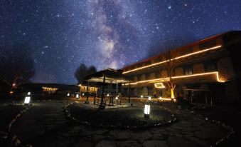 Daocheng Yading Liuyu Starry Sky Flower Sea Courtyard