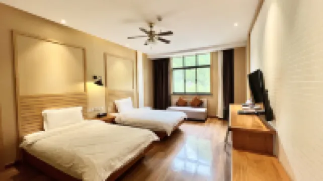 Qinling Gorge Amusement Park Homestay