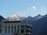 Siguniangshan Xingshan Yueying B&B