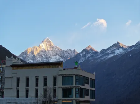 Siguniangshan Xingshan Yueying B&B