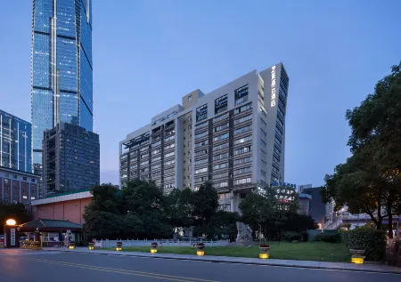 Yilong Yiyun Hotel (Changsha Wuyi Square IFS International Financial Center)